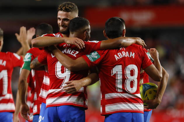 Sport Bilder des Tages Granada CF v Real Betis - La Liga Santander Luis Javier Suarez, of Granada CF scores the first goal of his team during the La Liga match between Granada CF and Real Betis at Nuevo Los Carmenes Stadium on September 13, 2021 in Granada, Spain. Granada Granada Spain camaramartinez-granadac210913_npGwM  Copyright: xÃlexxCamarax