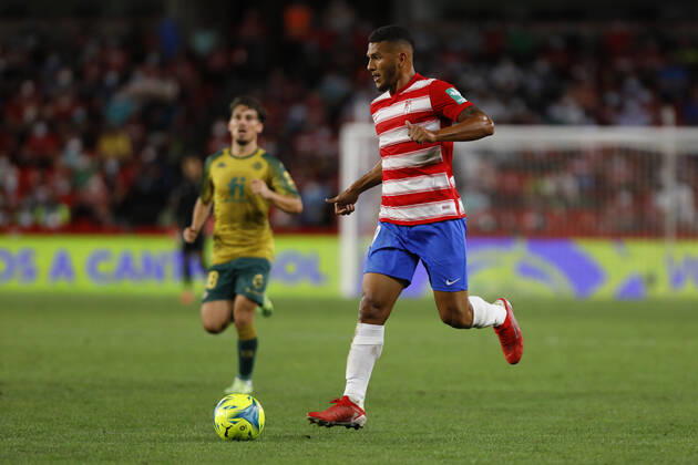 Granada CF v Real Betis - La Liga Santander Luis Javier Suarez, of Granada CF during the La Liga match between Granada CF and Real Betis at Nuevo Los Carmenes Stadium on September 13, 2021 in Granada, Spain. Granada Granada Spain camaramartinez-granadac210913_npknY  Copyright: xÃlexxCamarax