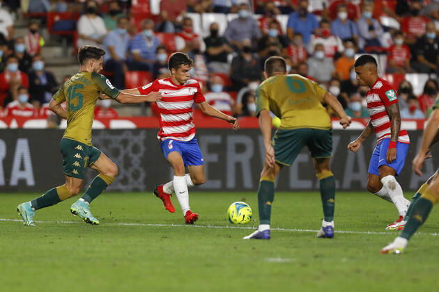 Granada CF v Real Betis - La Liga Santander Alberto Soro, of Granada CF during the La Liga match between Granada CF and Real Betis at Nuevo Los Carmenes Stadium on September 13, 2021 in Granada, Spain. Granada Granada Spain camaramartinez-granadac210913_npUoj  Copyright: xÃlexxCamarax