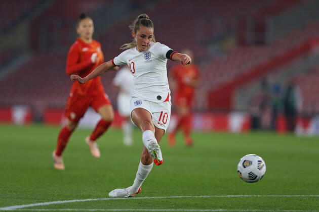 Fußball, Damen WM-Quali, England - Nordmazedonien Football - 2021 2022 - Women s World Cup UEFA Qualifer - England Women vs. North Macedonia - St Mary s Stadium - Friday 17th September Englands Ella Toone opens the scoring at St Mary s Stadium Southampton England COLORSPORT Shaun Boggust