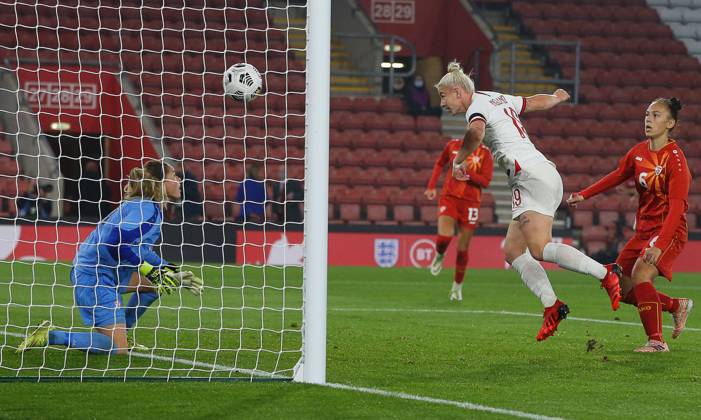 Southampton, England, 17th September 2021. Bethany England of England scores to make it 5-0 during the FIFA 2023 Women s World Cup Qualifying match at St Mary s Stadium, Southampton. Picture credit should read: Paul Terry Sportimage EDITORIAL USE ONLY. No use with unauthorised audio, video, data, fixture lists, club league logos or live services. Online in-match use limited to 120 images, no video emulation. No use in betting, games or single club league player publications. SPI-1202-0025