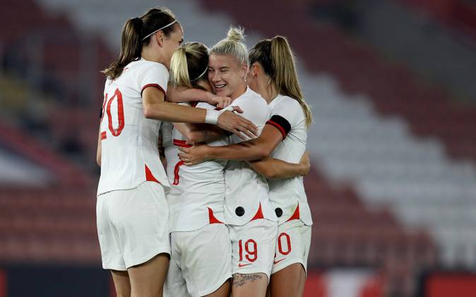 Southampton, England, 17th September 2021. Beth Mead of England celebrates after scoring to make it 8-0 during the FIFA 2023 Women s World Cup Qualifying match at St Mary s Stadium, Southampton. Picture credit should read: Paul Terry Sportimage EDITORIAL USE ONLY. No use with unauthorised audio, video, data, fixture lists, club league logos or live services. Online in-match use limited to 120 images, no video emulation. No use in betting, games or single club league player publications. SPI-1202-0032