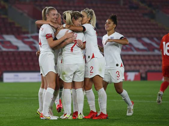 Southampton, England, 17th September 2021. Ellen White of England celebrates with team mates after scoring to make it 4-0 during the FIFA 2023 Women s World Cup Qualifying match at St Mary s Stadium, Southampton. Picture credit should read: Paul Terry Sportimage EDITORIAL USE ONLY. No use with unauthorised audio, video, data, fixture lists, club league logos or live services. Online in-match use limited to 120 images, no video emulation. No use in betting, games or single club league player publications. SPI-1202-0040