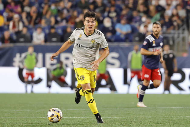 FOXBOROUGH, MA - SEPTEMBER 18: Columbus Crew midfielder Isaiah Parente (16) pushes forward during a match between the New England Revolution and the Columbus Crew SC on September 18, 2021, at Gillette Stadium in Foxborough, Massachusetts. (Photo by Fred Kfoury III Icon Sportswire) SOCCER: SEP 18 MLS, Fussball Herren, USA - Columbus Crew SC at New England Revolution Icon482210918030