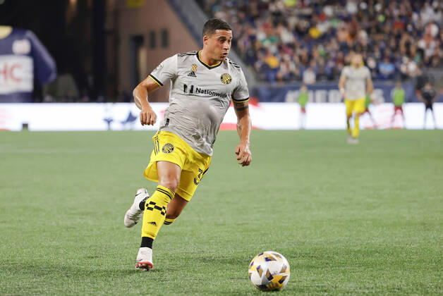 FOXBOROUGH, MA - SEPTEMBER 18: Columbus Crew forward Erik Hurtado (33) runs onto the ball during a match between the New England Revolution and the Columbus Crew SC on September 18, 2021, at Gillette Stadium in Foxborough, Massachusetts. (Photo by Fred Kfoury III Icon Sportswire) SOCCER: SEP 18 MLS, Fussball Herren, USA - Columbus Crew SC at New England Revolution Icon482210918105