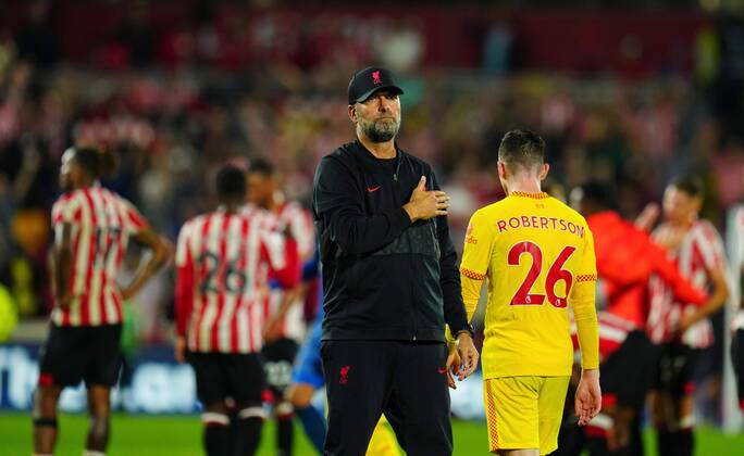 Sport Themen der Woche KW38 Sport Bilder des Tages Mandatory Credit: Photo by Javier Garcia Shutterstock (12463161aj) Liverpool Manager Jurgen Klopp salutes the fans at full time Brentford v Liverpool, Premier League, Football, Brentford Community Stadium, London, UK - 25 Sep 2021 EDITORIAL USE ONLY No use with unauthorised audio, video, data, fixture lists, club league logos or live services. Online in-match use limited to 120 images, no video emulation. No use in betting, games or single club league player publications. Brentford v Liverpool, Premier League, Football, Brentford Community Stadium, London, UK - 25 Sep 2021 EDITORIAL USE ONLY No use with unauthorised audio, video, data, fixture lists, club league logos or live services. Online in-match use limited to 120 images, no video emulation. No use in betting, games or single club league player publications. Copyright: xJavierxGarcia Shutterstockx 12463161aj
