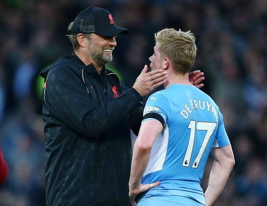 Mandatory Credit: Photo by Matt West Shutterstock (12519923bi) Liverpool manager Jurgen Klopp with Kevin De Bruyne of Manchester City at the end of the game Liverpool v Manchester City, Premier League, Football, Anfield, Liverpool, UK - 03 Oct 2021 EDITORIAL USE ONLY No use with unauthorised audio, video, data, fixture lists, club league logos or live services. Online in-match use limited to 120 images, no video emulation. No use in betting, games or single club league player publications. Liverpool v Manchester City, Premier League, Football, Anfield, Liverpool, UK - 03 Oct 2021 EDITORIAL USE ONLY No use with unauthorised audio, video, data, fixture lists, club league logos or live services. Online in-match use limited to 120 images, no video emulation. No use in betting, games or single club league player publications. Copyright: xMattxWest Shutterstockx 12519923bi