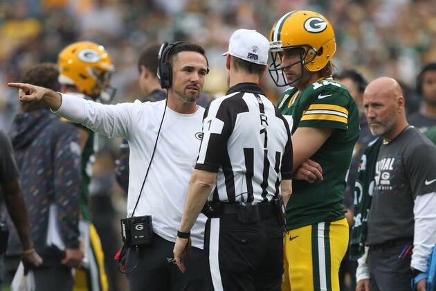 GREEN BAY, WI - OCTOBER 03: Green Bay Packers head coach Matt LaFleur and Green Bay Packers quarterback Aaron Rodgers (12) listen to an explanation form referee Scott Novak (1) during a game between the Green Bay Packers and the Pittsburgh Steelers at Lambeau Field on October 3, 2021 in Green Bay, WI. (Photo by Larry Radloff Icon Sportswire) NFL, American Football Herren, USA OCT 03 Steelers at Packers Icon2110031362