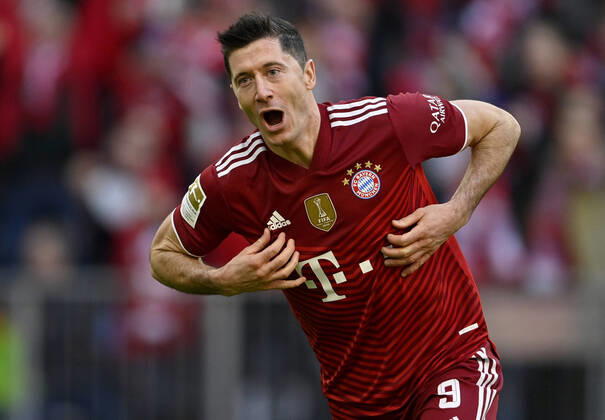 Fußball, Robert Lewandowski erhält Golden Player Award als Bester Spieler Europas - Archivbilder