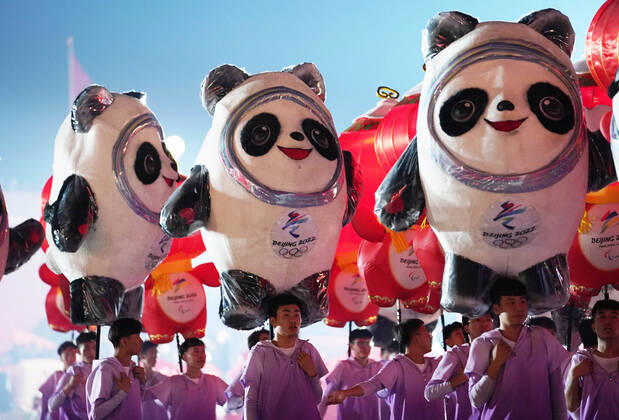 191001 -- BEIJING, Oct. 1, 2019 -- The mascots of Beijing 2022 Olympic Winter games, Winterspiele,Spiele, Summer games Bing Dwen Dwen front and the mascots of Beijing 2022 Paralympic Winter Games Shuey Rhon Rhon are seen at the grand evening gala at Tian anmen Square to celebrate the 70th anniversary of the founding of the People s Republic of China PRC, in Beijing, capital of China, Oct. 1, 2019. PRC70YearsCHINA-BEIJING-NATIONAL DAY-CELEBRATIONS-EVENING GALA CN XingxGuangli (191001) -- BEIJING, Oct. 1, 2019 -- The mascots of Beijing 2022 Olympic Winter Games Bing Dwen Dwen (front) and the mas XingxGuanglixviaxwww.imago-images.de imago images 93878430