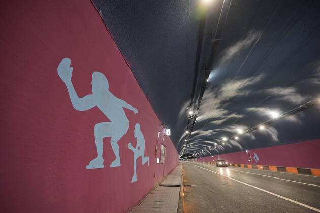 (190102) -- BEIJING, Jan. 2, 2019 (Xinhua) -- Photo taken on Jan. 1, 2019 shows Shixia Tunnel of the Xinglongkou-Yanqing section of Beijing-Chongli Expressway, which gets through Beijing s Changping district and Yanqing district, in Beijing, capital of China. After more than three years construction work, the 42.2-km-long Xinglongkou-Yanqing section of Beijing-Chongli Expressway linking northwest Beijing s Xinglongkou Village in Changping district and Yanqing district opened to traffic on Tuesday. Beijing-Chongli Expressway starts from Beijing and ends at Chongli of north China s Hebei Province. It will serve the Beijing International Horticultural Exhibition 2019 and the Beijing 2022 Winter games, Winterspiele,Spiele, Summer games which are to be held in Yanqing and Chongli respectively. (Xinhua Xing Guangli) CHINA-BEIJING-CHONGLI EXPRESSWAY-XINGLONGKOU-YANQING SECTION- 190102 BEIJING Jan 2 2019 Xinhua Photo taken on Jan 1 2019 shows Shixia Tunnel of the imago 88068317