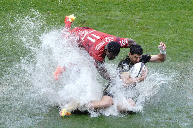 Bilder des Jahres 2021, Sport 10 Oktober Sport Themen der Woche KW43 Sport Bilder des Tages Jiuta Wainiqolo (RC Toulon) - Tomas Cubelli (Biarritz) RUGBY : RC Toulon vs Biarritz - Top 14 - Toulon - 30 10 2021 NorbertScanella Panoramic 