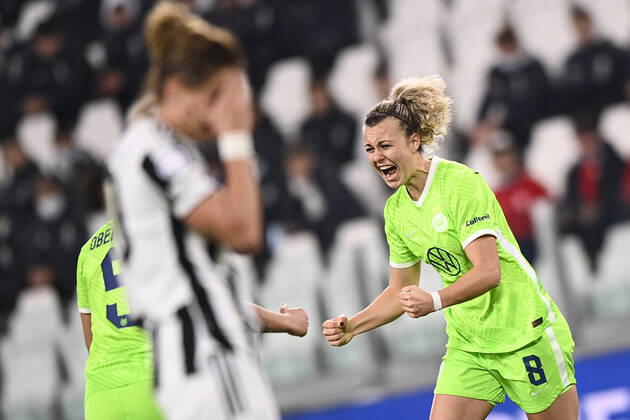 Bilder des Jahres 2021, Sport 11 November Sport Themen der Woche KW45 Sport Bilder des Tages Photo LaPresse - Fabio Ferrari November, 09 2021 Turin, Italy soccer Juventus Women vs VfL Wolfsburg - Women s Champions League - Juventus stadium of Torino In the pic:Lena Lattwein(VfL Wolfsburg Women)celebrates after gol 1-1 Copyright: xFabioxFerrari LaPressex