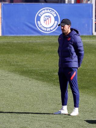 Atletico Madrid s Argentinian head coach, Diego Pablo Simeone, leads a team s training session at Wanda complex, in Majadahonda, Madrid, Spain, 10 November 2021. The team prepares its upcoming LaLiga game against Osasuna at Madrid s Wanda Metropolitano Stadium on next 20 November. Atletico Madrid s training session !ACHTUNG: NUR REDAKTIONELLE NUTZUNG!  Copyright: xJ.J.xGuillenx GRAF9529 20211110-533ab86e0ecc0e8f2e685930c4bdc4979f5570ec