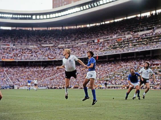 11 07 82 Italy Germany Spain, Madrid, 11 07 1982, Football, FIFA World Cup 1982 in Spain, Final, Italy FRG Germany DFB 3 1 v l Bernd Förster Germany , Alessandro Altobelli Italy