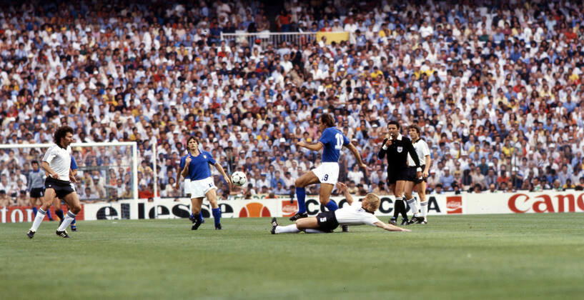 11 07 82 Italy Germany Spain, Madrid, 11 07 1982, Football, FIFA World Cup 1982 in Spain, Final, Italy FRG Germany DFB 3 1 v l Francesco Graziani Italy , Bernd Förster Germany