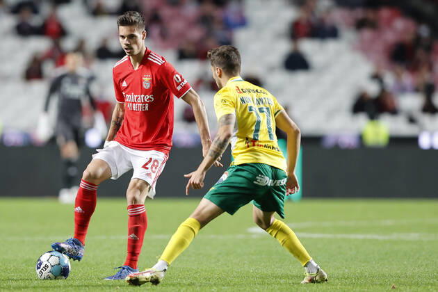 SL Benfica V Pacos Ferreira FC - Taca De Portugal SL Benfica™s midfielder Julian Weigl fights for the ball during the match for Taca de Portugal between SL Benfica and Pacos de Ferreira, at Estadio da Luz, Lisboa, Portugal, 19, November, 2021 Lisbon Portugal  Copyright: xJoaoxRicox rico-slbenfic211119_nphkR