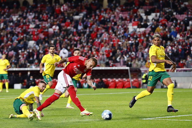 SL Benfica V Pacos Ferreira FC - Taca De Portugal Everton shoots to goal during the match for Taca de Portugal between SL Benfica and Pacos de Ferreira, at Estadio da Luz, Lisboa, Portugal, 19, November, 2021 Lisbon Portugal  Copyright: xJoaoxRicox rico-slbenfic211119_npV1a
