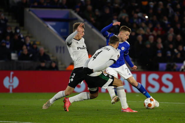 Leicester City midfielder Harvey Barnes (7) attempts a shot on goal past Legia Warsaw defender Mateusz Holownia (3) and Legia Warsaw defender Mateusz Wieteska (4) during the UEFA Europa League group stage match between Leicester City and Legia Warsaw at the King Power Stadium, Leicester, England on 25 November 2021. Copyright: xJurekxBiegusx 30090078