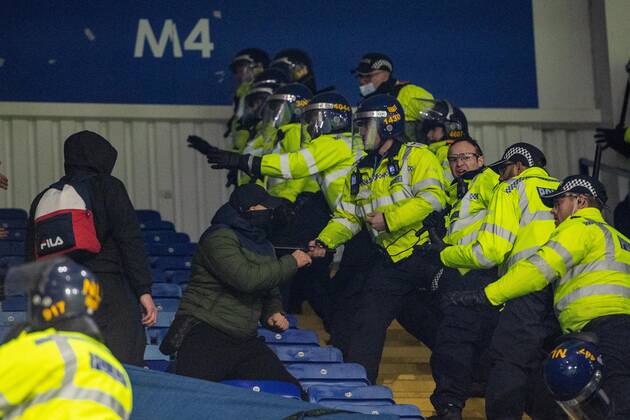 LEICESTER, ENGLAND - NOVEMBER 25: Legia Warszawa fans clash with Police during the UEFA Europa League group C match between Leicester City and Legia Warszawa at The King Power Stadium on November 25, 2021 in Leicester, United K Leicester City v Legia Warszawa: Group C - UEFA Europa League Copyright: xSebastianxFrejx