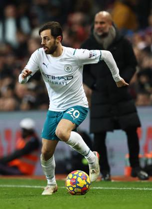 Birmingham, England, 1st December 2021. Bernardo Silva of Manchester City during the Premier League match at Villa Park, Birmingham. Picture credit should read: Darren Staples Sportimage EDITORIAL USE ONLY. No use with unauthorised audio, video, data, fixture lists, club league logos or live services. Online in-match use limited to 120 images, no video emulation. No use in betting, games or single club league player publications. SPI-1370-0095