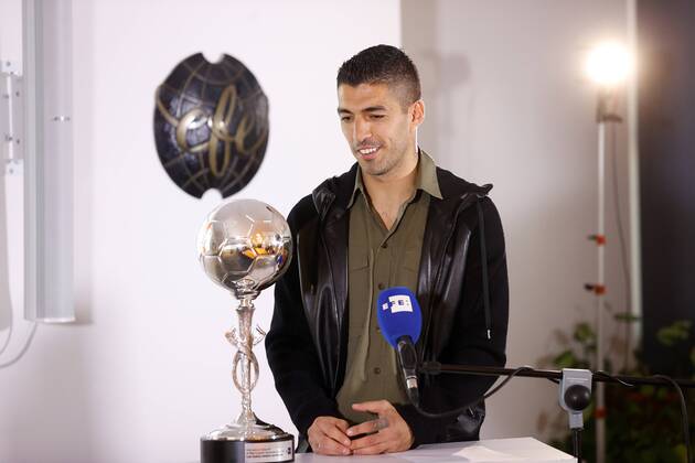 Fußball, Luis Suarez bekommt Efe Agency Preis für den besten Ibero-Amerikanischen Spieler