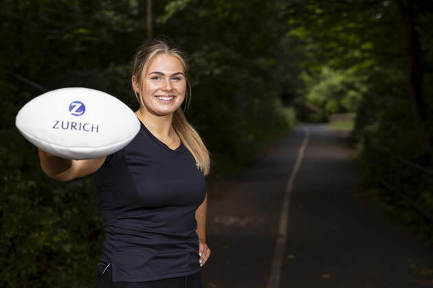 Rugby, Fotoshooting mit Player of the Year Award Gewinner Robbie Henshaw und Dorothy Wall