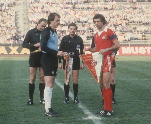 DFB Cup Final 1980 Fortuna Duesseldorf 1 FC Koeln 2 1 04 06 1980 Welcome Jörg Daniel F95 li and Bernd Cullmann Cologne HM