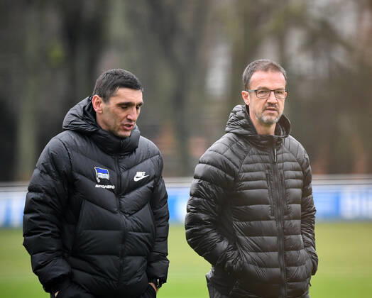 Football, men, 2021 2022 season, Hertha BSC, training, v l coach Tayfun Korkut Hertha BSC , managing director sport Fredi Bobic Hertha BSC , 30 12 2021, Copyright: xSebastianxRäppold MatthiasxKochx