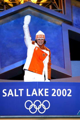 PECHSTEIN Claudia Team GER at the award ceremony 1 place 5000m women world record speed skating team GER Olympic Winter Games 2002 Salt Lake City USA on 11 02 2002 in Salt Lake City