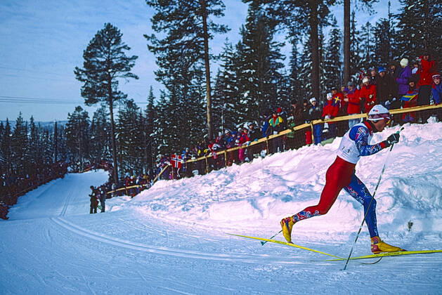 1994 Olympic Winter games, Winterspiele,Spiele, Summer games Figure skating, Eiskunstlauf Bjorn Daehlie (NOR) wins the gold medal in the men s 10km cross country skiing at the 1994 Olympic Winter Games. Lillehammer Birkebeineren Ski Stadium Norway Copyright: xPaulxJxSutton DUOMO PCNx OL9401XC217-18