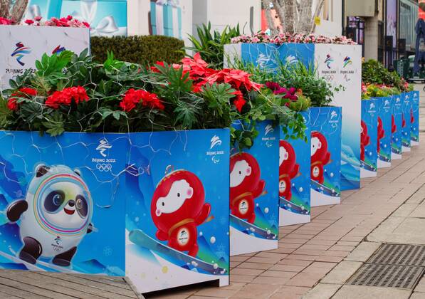 China Olympics 2022 Preparations 6746087 21.01.2022 A street is decorated for the upcoming 2022 Winter Olympics, in Beijing, China. Anna Ratkoglo Sputnik Beijing China  Copyright: xAnnaxRatkoglox