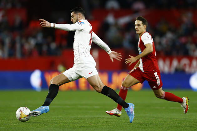 ESP: Sevilla FC-RC Celta. La Liga Santander Rafa Mir of Sevilla FC and Denis Suarez of RC Celta during the La Liga match between Sevilla FC and RC Celta played at Sanchez Pizjuan Stadium on January 22, 2022 in Sevilla, Spain. kpng Copyright: xAntonioxPozox xPRESSINPHOTOx AP_220122_007
