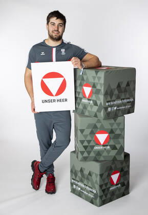 OLYMPICS - OEOC, equipping Beijing 2022 VIENNA,AUSTRIA,25.JAN.2022 - OLYMPICS - OEOC, equipping Winter Olympic Games, Olympische Spiele, Olympia, OS Beijing 2022. Image shows Nico Gleirscher (AUT).  GEPAxpictures xHaraldxSteiner