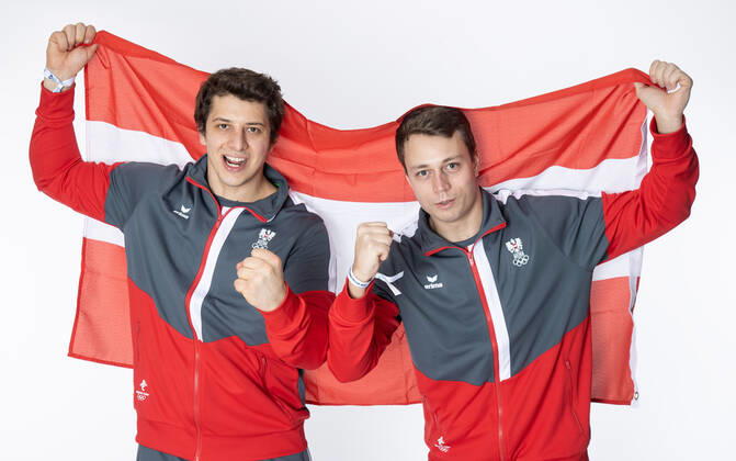 OLYMPICS - OEOC, equipping Beijing 2022 VIENNA,AUSTRIA,25.JAN.2022 - OLYMPICS - OEOC, equipping Winter Olympic Games, Olympische Spiele, Olympia, OS Beijing 2022. Image shows Yannick Mueller and Armin Frauscher (AUT).  GEPAxpictures xHaraldxSteiner