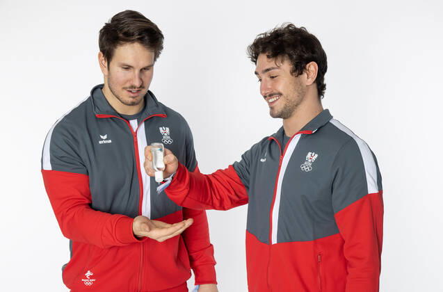 OLYMPICS - OEOC, equipping Beijing 2022 VIENNA,AUSTRIA,25.JAN.2022 - OLYMPICS - OEOC, equipping Winter Olympic Games, Olympische Spiele, Olympia, OS Beijing 2022. Image shows Thomas Steu and Lorenz Koller (AUT).  GEPAxpictures xHaraldxSteiner