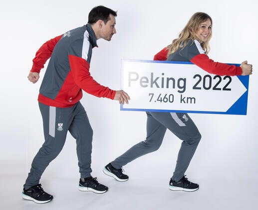 OLYMPICS - OEOC, equipping Beijing 2022 VIENNA,AUSTRIA,25.JAN.2022 - OLYMPICS - OEOC, equipping Winter Olympic Games, Olympische Spiele, Olympia, OS Beijing 2022. Image shows Alexander Payer and Sabine Schoeffmann (AUT).  GEPAxpictures xHaraldxSteiner