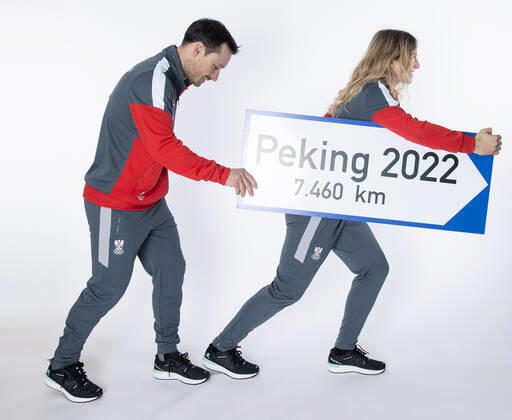 OLYMPICS - OEOC, equipping Beijing 2022 VIENNA,AUSTRIA,25.JAN.2022 - OLYMPICS - OEOC, equipping Winter Olympic Games, Olympische Spiele, Olympia, OS Beijing 2022. Image shows Alexander Payer and Sabine Schoeffmann (AUT).  GEPAxpictures xHaraldxSteiner