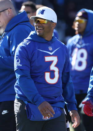 February 3, 2022: Seattle Seahawks quarterback Russell Wilson (3) during the NFC Pro Bowl Practice at Las Vegas Ballpark in Las Vegas, Nevada. CSM Las Vegas United States of America - ZUMAc04_ 20220203_zaf_c04_059 Copyright: xDarrenxLeex