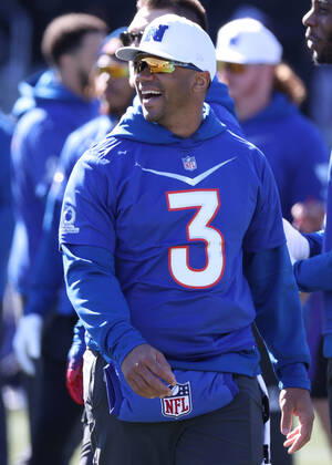 February 3, 2022: Seattle Seahawks quarterback Russell Wilson (3) during the NFC Pro Bowl Practice at Las Vegas Ballpark in Las Vegas, Nevada. CSM Las Vegas United States of America - ZUMAc04_ 20220203_zaf_c04_060 Copyright: xDarrenxLeex