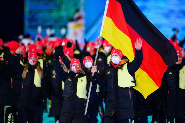 220204 Flag bearers Claudia Pechstein and Francesco Friedrich of Germany during the Opening Ceremony of the 2022 Winter Olympics on February 4, 2022 in Beijing Photo Maxim Thore BILDBYRAN kod MT JM0268 bbeng olympic games olympics winter olympics os ol olympiska spel vinter os olympiske leker peking peking 2022 beijing 2022 beijing 2022 olympic games beijing 2022 winter olympic games peking os beijing ol vinter ol inauguration inauguration ceremony opening ceremony,  Copyright: MAXIMxTHORE BB220204MT089