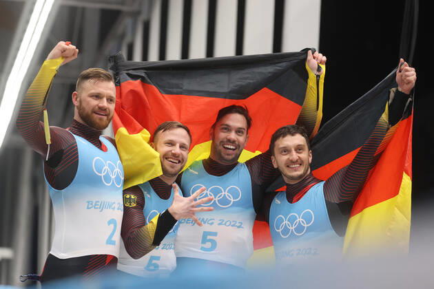 Bilder des Jahres 2022, Sport 02 Februar Sport Themen der Woche KW06 Sport Bilder des Tages OLYMPICS - Winter Olympic Games, Olympische Spiele, Olympia, OS Beijing 2022 YANQING,CHINA,09.FEB.22 - OLYMPICS, LUGE - Winter Olympic Games Beijing 2022, doubles, men. Image shows Toni Eggert, Sascha Benecken, Tobias Wendl and Tobias Arlt (GER). GEPAxpictures xDanielxGoetzhaber