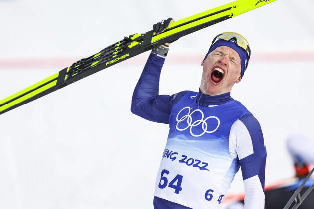 Bilder des Jahres 2022, Sport 02 Februar Sport Themen der Woche KW06 Sport Bilder des Tages OLYMPICS - Winter Olympic Games, Olympische Spiele, Olympia, OS Beijing 2022 ZHANGJIAKOU,CHINA,11.FEB.22 - OLYMPICS, NORDIC SKIING, CROSS COUNTRY SKIING - Winter Olympic Games Beijing 2022, 15km classic, men. Image shows the rejoicing of Iivo Niskanen (FIN). GEPAxpictures xPatrickxSteiner