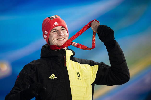 220213 Karl Geiger of Germany celebrates with his bronze medal at the medal ceremony for men s ski jumping large hill individual during day 9 of the 2022 Winter Olympics on February 13, 2022 in Zhangjiakou Photo Jon Olav Nesvold BILDBYRAN COP 217 JE0041 olympic games olympics winter olympics os ol olympics winter os os olympics peking peking peking 2022 beijing 2022 beijing 2022 olympic games beijing 2022 winter olympic games peking os beijing ol winter ol 9 bbeng norway jubilant gold,  Copyright: JONxOLAVxNESVOLD BB220213JE124