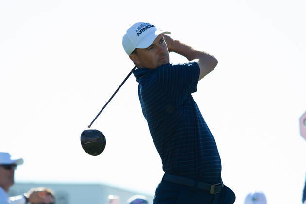 SCOTTSDALE, AZ - FEBRUARY 13: Jordan Spieth tees off on the 11th hole during the final round of the Waste Management Phoenix Open on February 13, 2022, at TPC Scottsdale in Scottsdale, AZ. (Photo by Zachary BonDurant Icon Sportswire) GOLF: FEB 13 PGA, Golf Herren - Waste Management Phoenix Open Icon2202130545