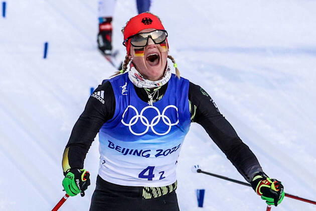 Bilder des Jahres 2022, Sport 02 Februar Sport Themen der Woche KW 07 Sport Bilder des Tages ZHANGJIAKOU, CHINA - FEBRUARY 16, 2022: Victoria Carl of Germany finishes in the women s cross-country skiing team sprint classic final at the 2022 Winter Olympic Games, Olympische Spiele, Olympia, OS at the National Cross-Country Skiing Centre. Stanislav Krasilnikov TASS  TS123828