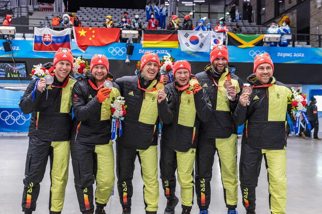 CHN, Winter Olympics, Beijing 2022 15 02 2022, National Sliding Centre, Yanqing, CHN, Winter Olympics, Beijing 2022, Bobsleigh, Two-man bobsleigh, Men, Medal Ceremony, in picture from l Silver medalist Johannes Lochner with Florian Bauer GER , Gold medalist and Olympic champion Francesco Friedrich with Thorsten Margis GER , Bronze medalist Christoph Hafer with Matthias Sommer GER Left to right Silver medalist Johannes Lochner with Florian Bauer of Germany Gold medalist and Olympic champion Francesco Friedrich with Thorsten Margis of Germany Bronze medalist Christoph Hafer with Matthias Sommer of Germany during the Medal Award Ceremony of men Doubles Bobsleigh Competition for the Winter Olympic Games Beijing 2022 National Sliding Centre in Yanqing, China on 2022 02 15 Yanqing China National Sliding Centre