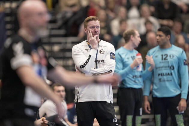 Elverum s head coach Boerge Lund in the Champions League handball match between Aalborg Handball and Elverum Handball in Sparekassen Danmark Arena, Aalborg Wednesday 23 February 2022, Aalborg Denmark  Copyright: BoxAmstrupx xRitzauxScanpix BoxAmstrupx COP101 spdk20220223-193029-L