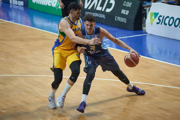 February 25, 2022, Franca, Sao Paulo, Brazil: Uruguay s Diego Garcia (R) during a match between Brazil and Uruguay for the FIBA Basketball World Cup 2023 Americas Qualifiers, at Pedro Morilla Fuentes Gymnasium. Franca Brazil - ZUMAv129 20220225_znp_v129_015 Copyright: xIgorxDoxValex