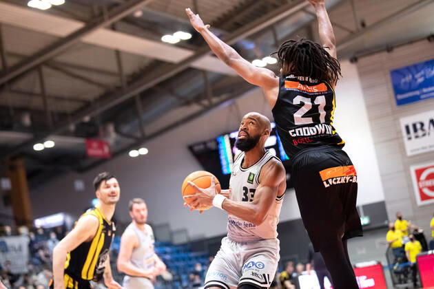 BARMER 2 Basketsball Bundesliga ProA season 2021 2022 27 matchday on 4 3 22 Medipolis SC Jena vs Kirchheim Knights center Brandon Thomas Jena on the ball against Rohndell Goodwin Kirchheim Sparkassen Arena